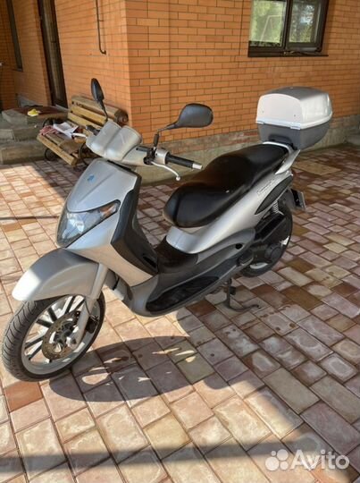 Скутер Пиаджо беверли 200