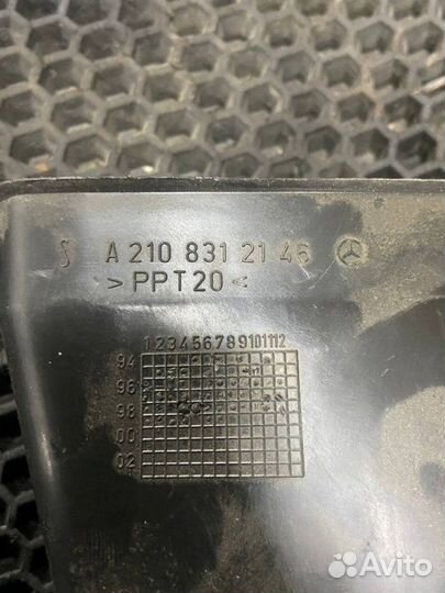 Воздуховод салона передний левый Mercedes-Benz