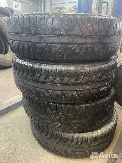 Bridgestone Ice Cruiser 7000 215/70 R16