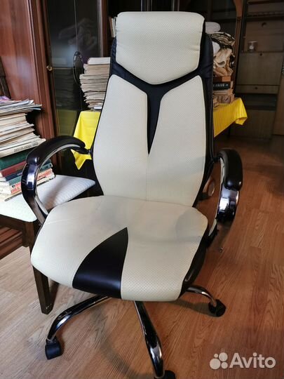 Офисное кожаное кресло бу