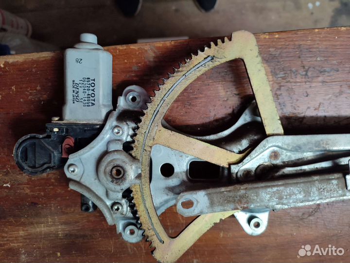 Стеклоподъемник Тойота noah azr60