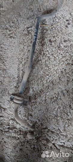 Стабилизатор задний на Nissan Skyline v35