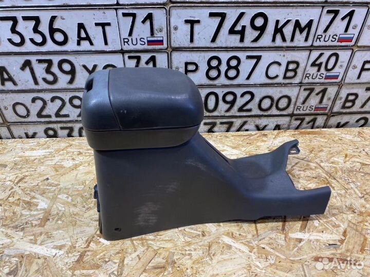 Подлокотник Kia Sportage 2.0 2001