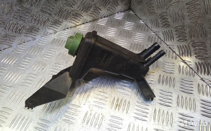 Бачок гура на Volkswagen Passat B5