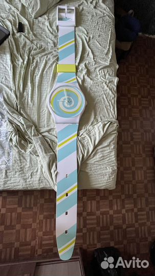 Настенные часы swatch