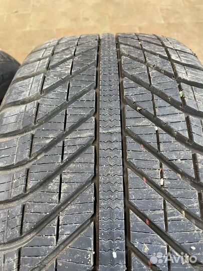 Goodyear Vector 4Seasons 225/50 R17