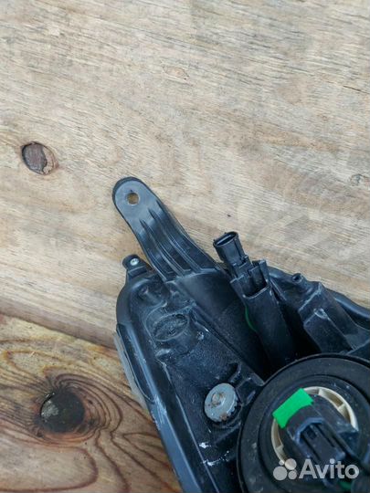 Фара левая Toyota Aqua NHP10 (2011 - 2014)