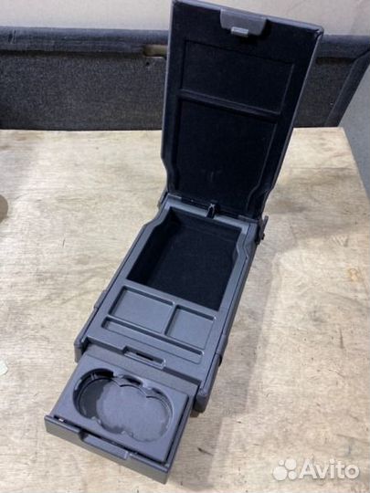 Подлокотник задний Mercedes-Benz E-Class W211