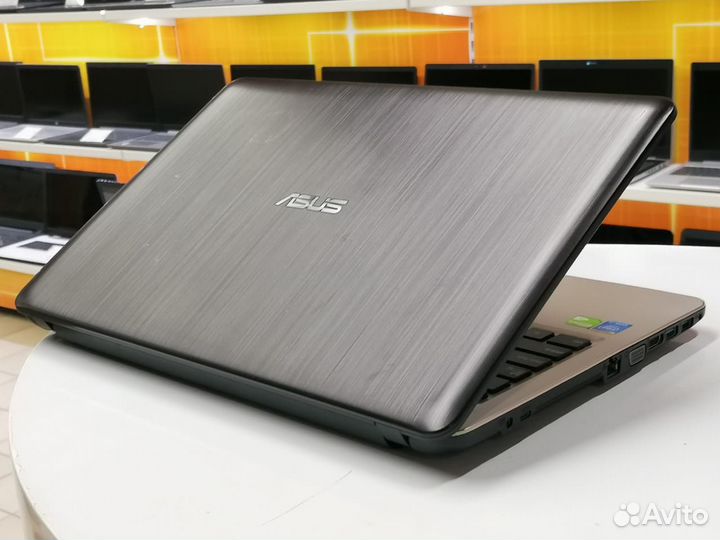 Asus 15.6'' core i3 4005u 6Gb Geforce 920m SSD