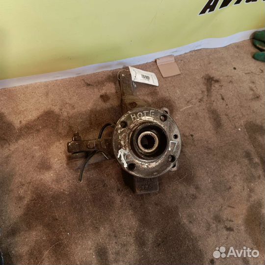 Поворотный кулак правый Nissan Note Е11