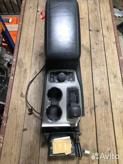 Центральная консоль Jeep Wk2 2018