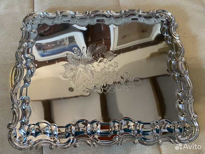 Поднос с виноградом Bergner хромированный