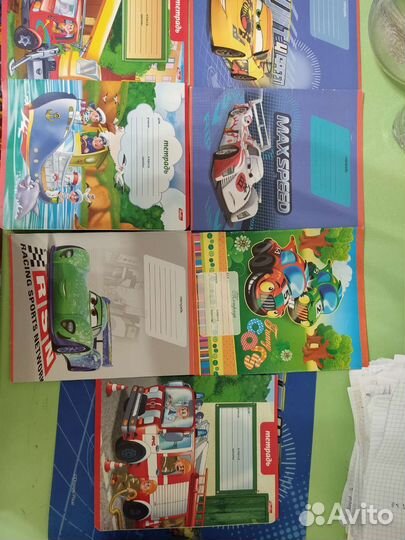 Тетради для школы и головоломки для детей