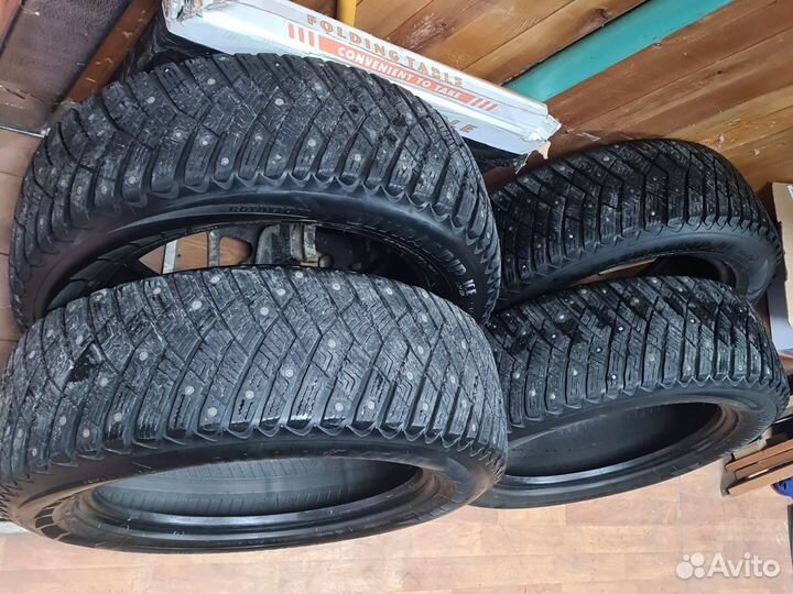 Goodyear UltraGrip Ice Arctic SUV 225/60 R18 104T