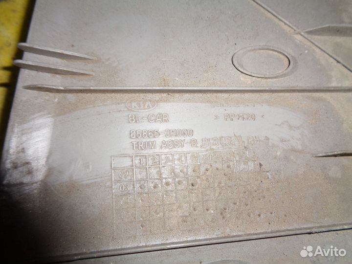 Обшивка стойки задней правой Kia Sorento 2006