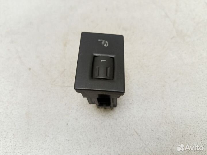 Кнопка обогрева сидений