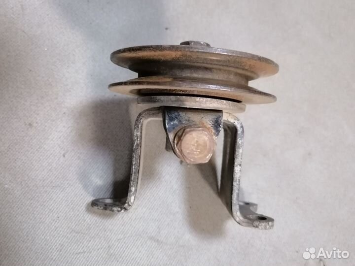 Ролик натяжителя ремня гур Toyota Lite Ace 3Y 1989