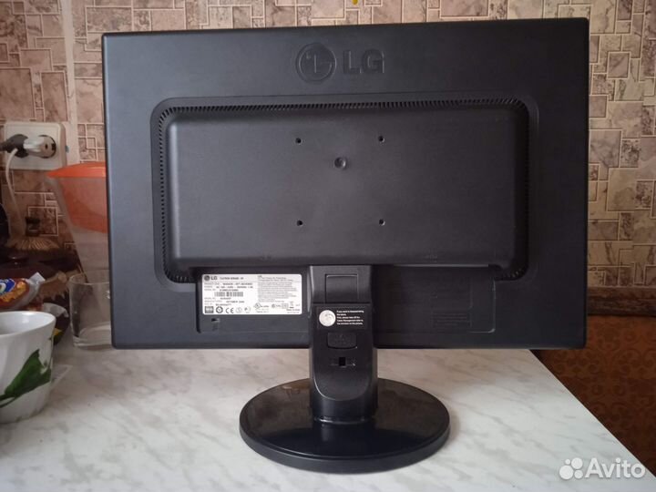 Монитор LG 20