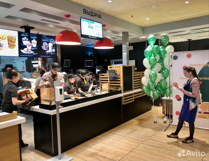 Работник в ресторан быстрого питания