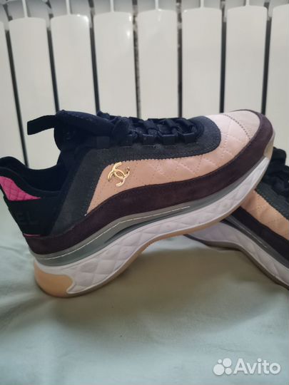 Кроссовки женские