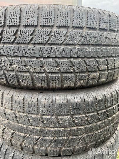 Bridgestone Blizzak VRX 235/55 R17