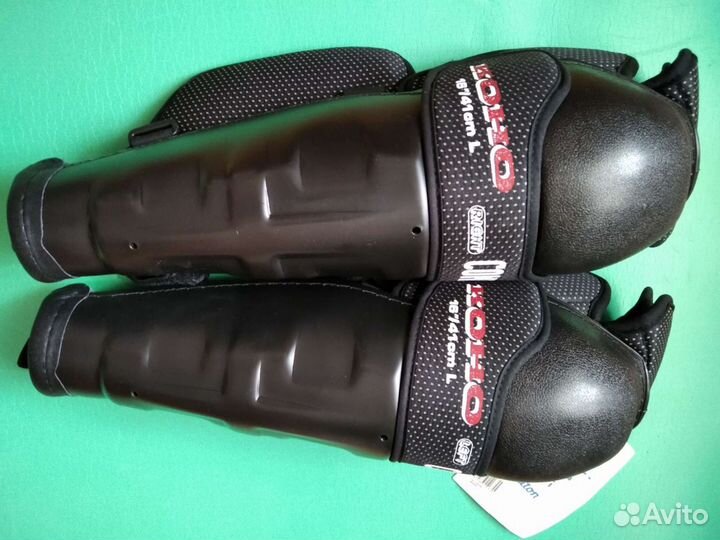 Нагрудник хоккейный. Щитки хоккейные