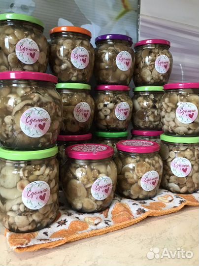 Грибы маринованные