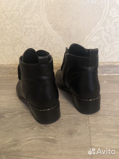 Ботинки женские 39 размер