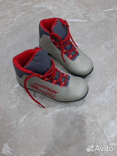 Лыжные ботинки