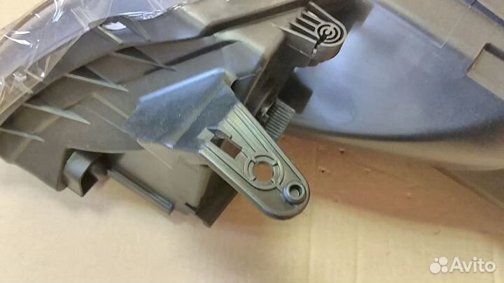 Фара правая Kia Rio 11-15