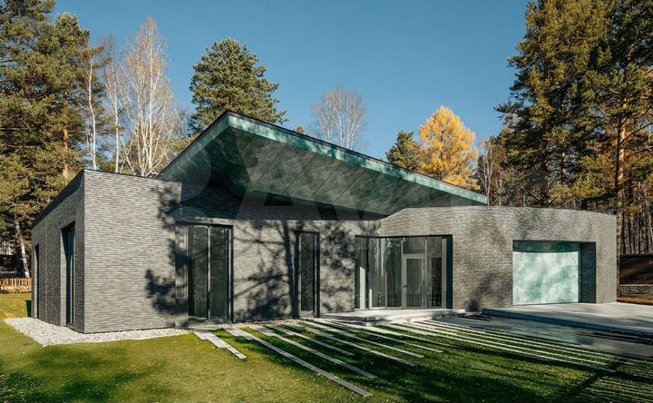 Дом 264 м² на участке 16,3 сот.