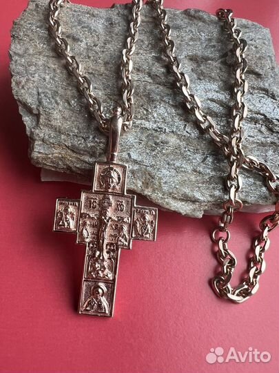 Крест на цепи