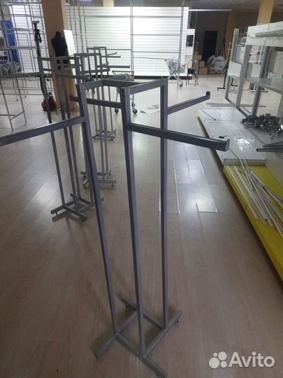 Продам торговое оборудование для магазина