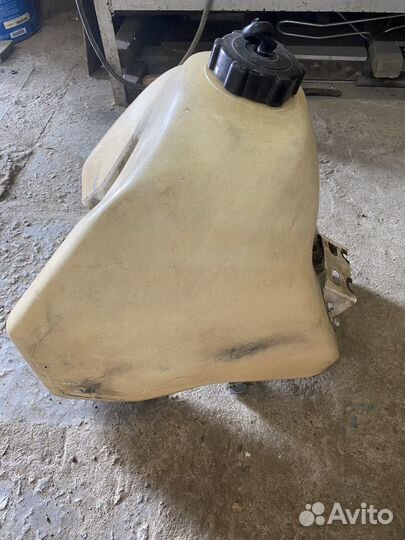 Бензобак пластиковый на 22л Suzuki dr 250