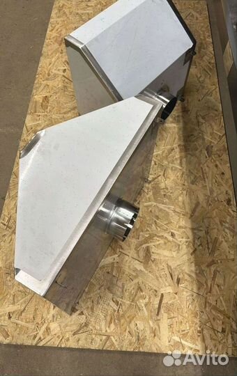 Зонт вытяжной с жироуловителем