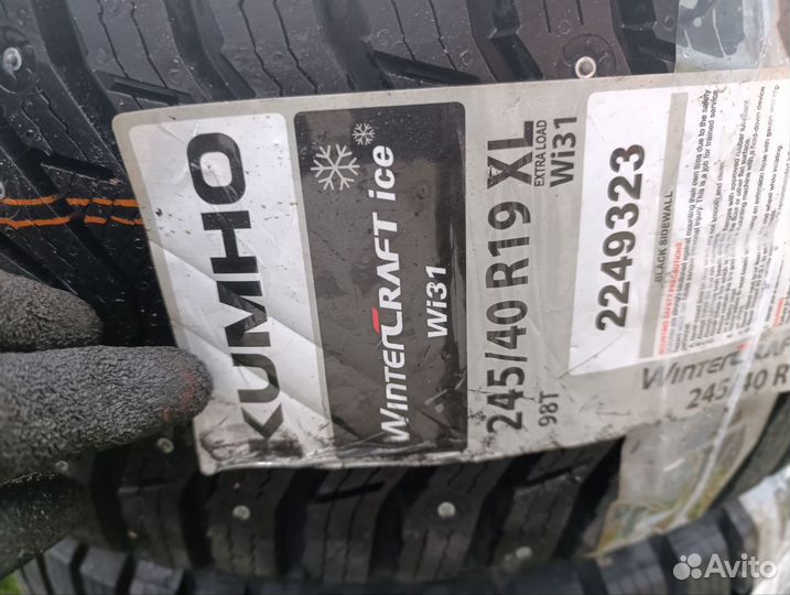 Kumho WinterCraft Ice WI31 245/40 R19 98T