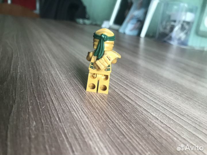 Лего минифигурка золотой ллорд ниндяго