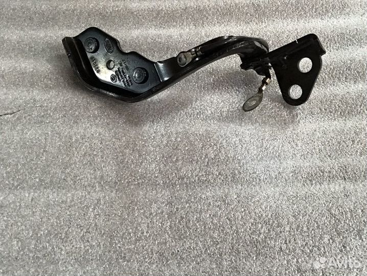 Петля пятой двери Range Rover velar L560