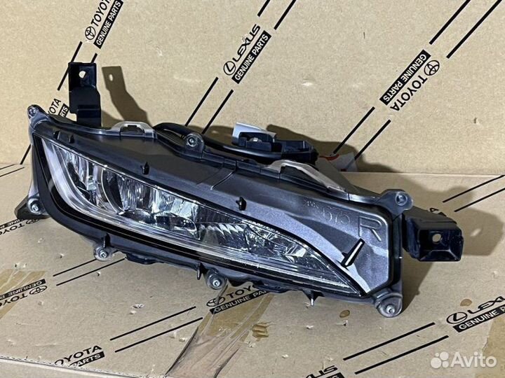 Противотуманка правая Lexus Rx