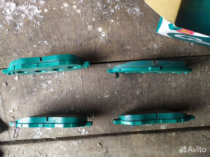 Тормозные колодки передние Toyota