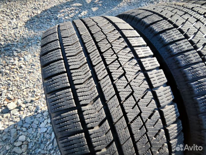 Bridgestone Blizzak VRX2 255/45 R18