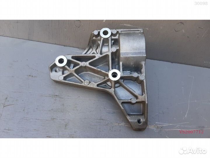 Кронштейн компрессора volkswagen A1 8X