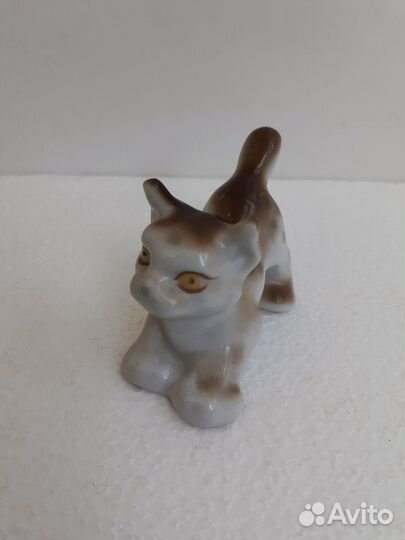 Статуэтка фарфоровая 