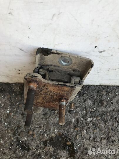 Опора двигателя задняя Nissan Pathfinder III (2004