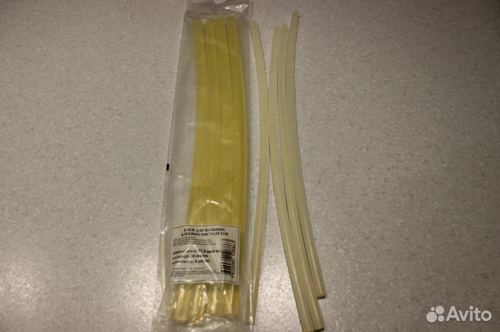 Бисер, нитки мулине, вышивки, клей для пистолета