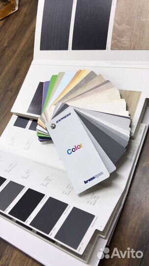 Витрины для косметики новые