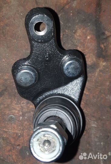 Правая шаровая опора тойота камри