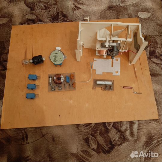 Комплектующие детали микроволновой печи 
