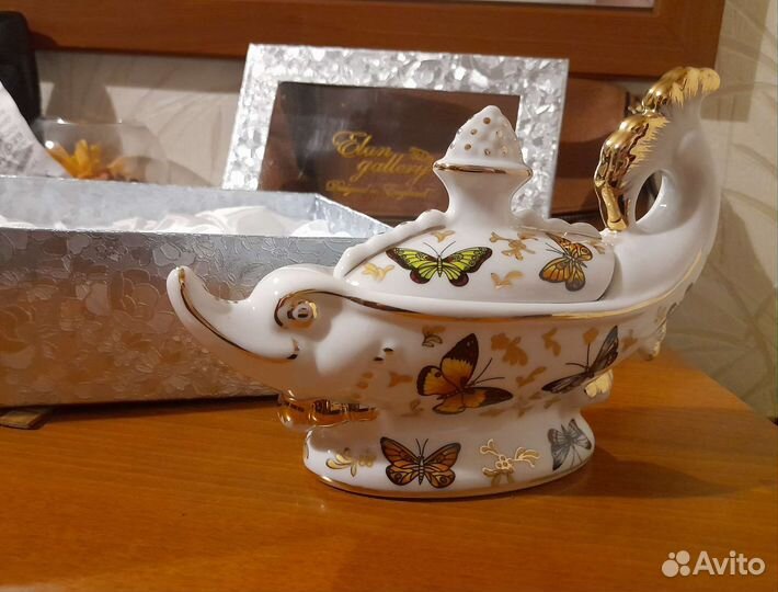 Фарфоровый набор посуды