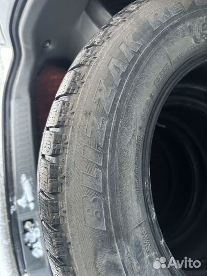 Bridgestone Blizzak Revo GZ 215/65 R16